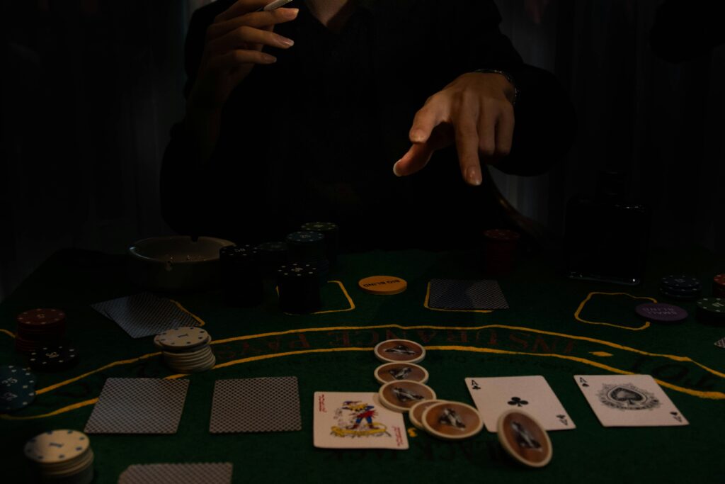 Tela do slot Money Coming com Expanded Bets ativado em celular, mostrando giros e linha de pagamento estendida.
